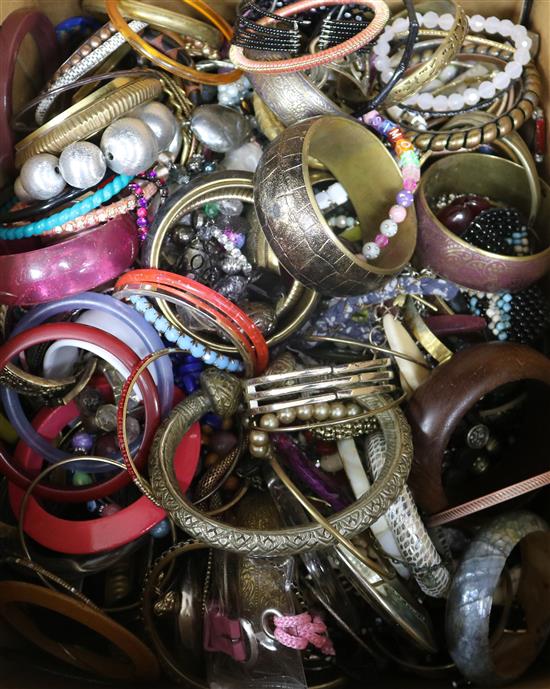 A box of mixed costume jewellery.